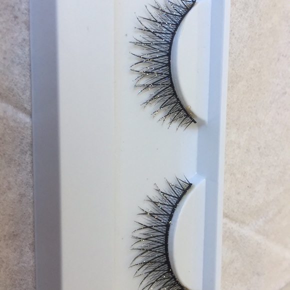 Fake eyelashes - Picture 2 of 4